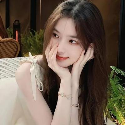 小资女孩向前冲海报
